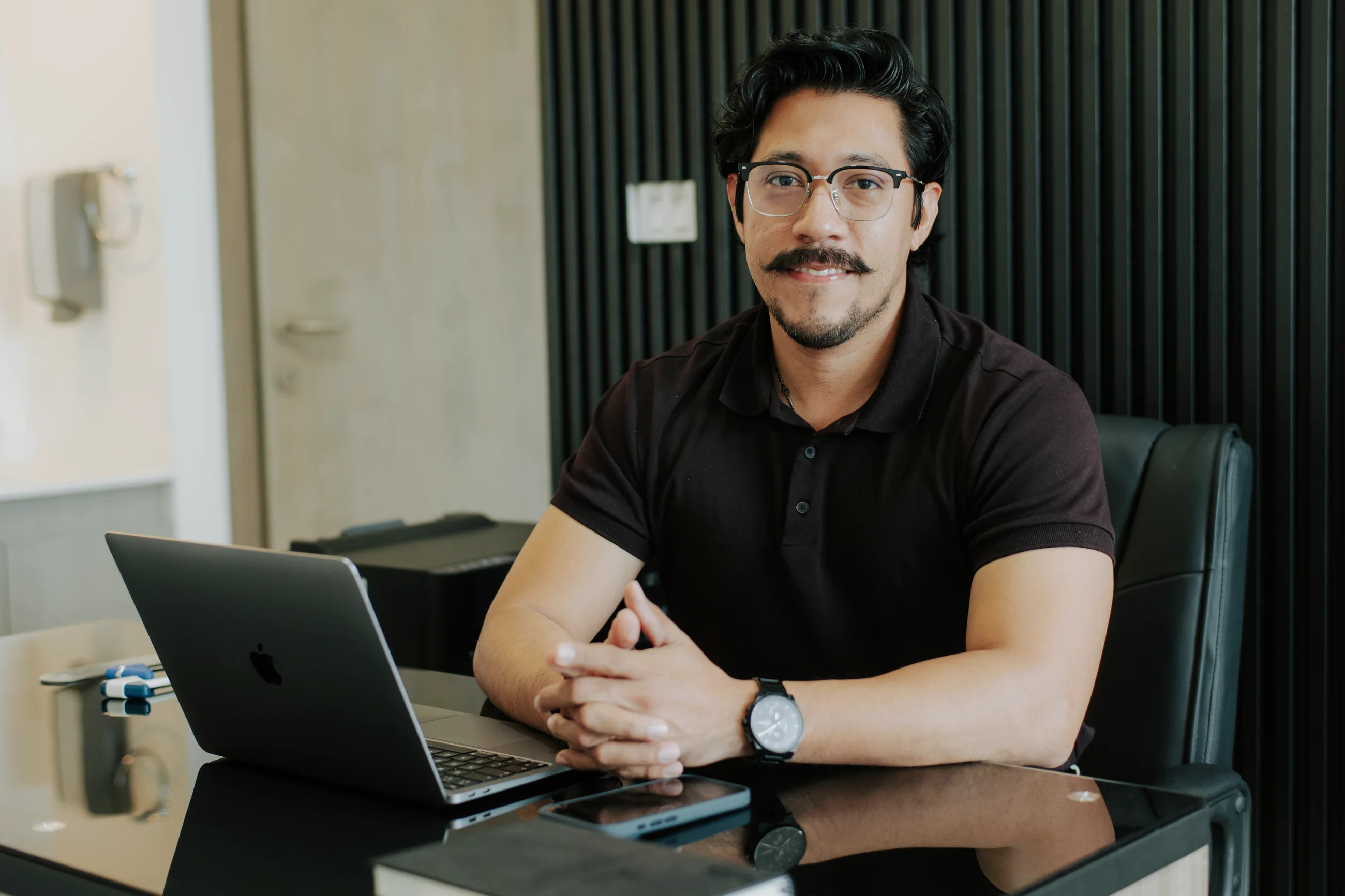 Dr. Miguel Ángel Pérez López en consulta
